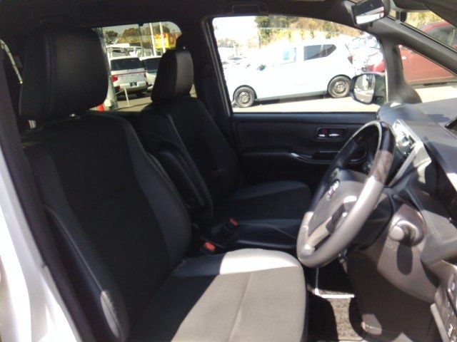 Toyota NOAH 2021 6406867-9