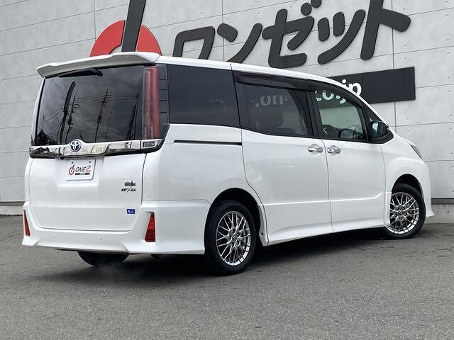 Toyota NOAH 2021 6406870-1