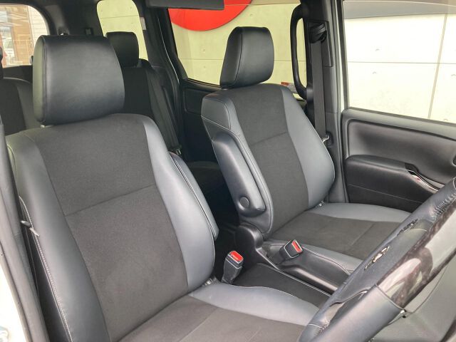 Toyota NOAH 2021 6406870-3