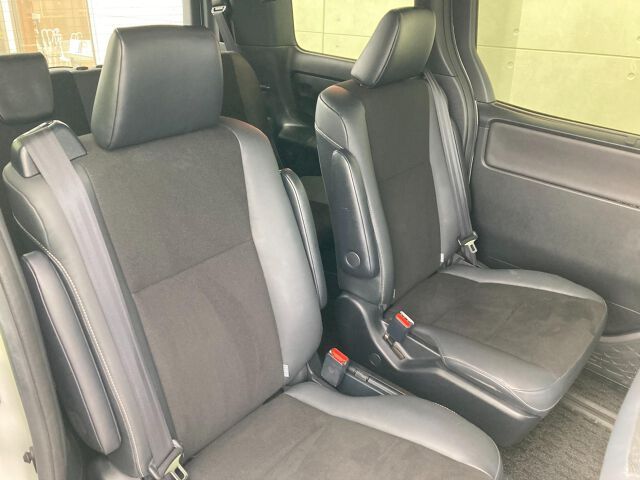 Toyota NOAH 2021 6406870-4