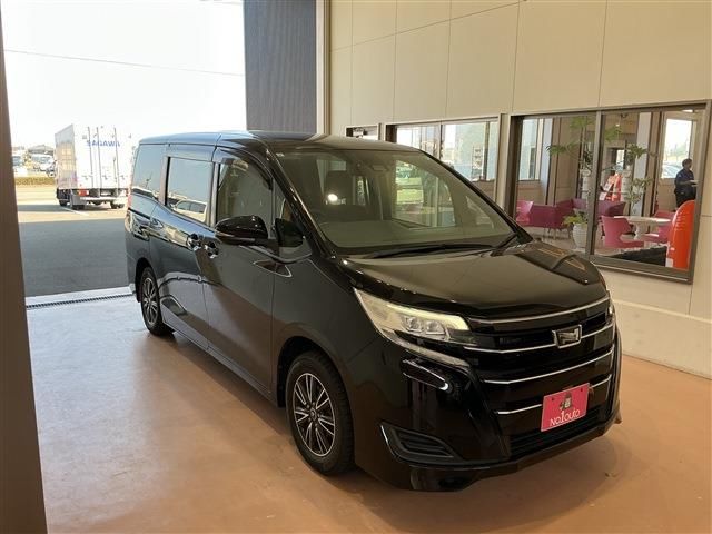 Toyota NOAH 2017 6410525-1