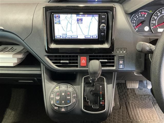 Toyota NOAH 2017 6410525-10