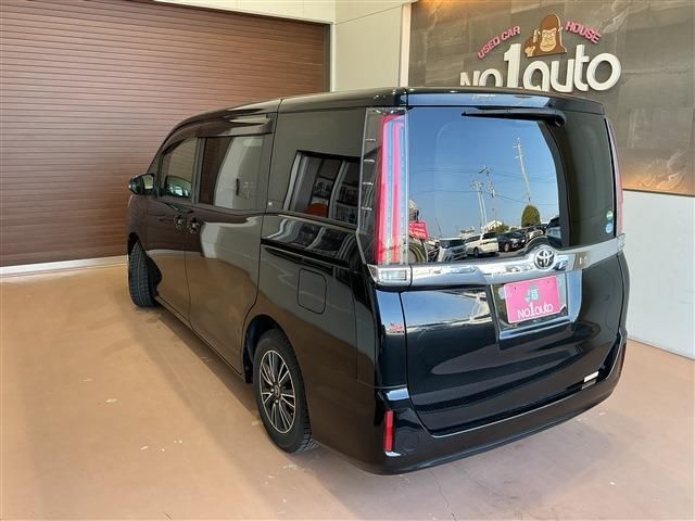 Toyota NOAH 2017 6410525-6