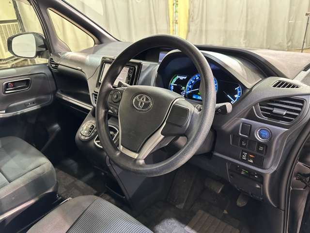 Toyota NOAH 2015 6410826-8