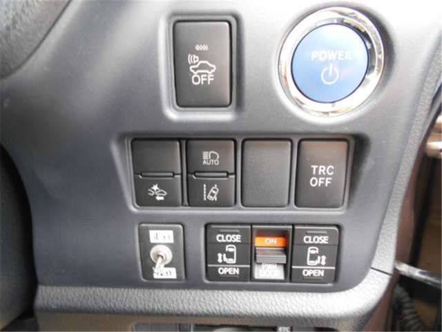Toyota NOAH 2016 6411466-3