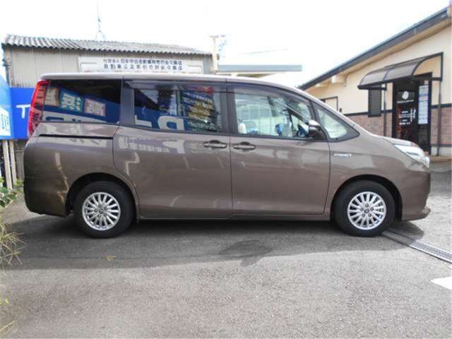 Toyota NOAH 2016 6411466-8