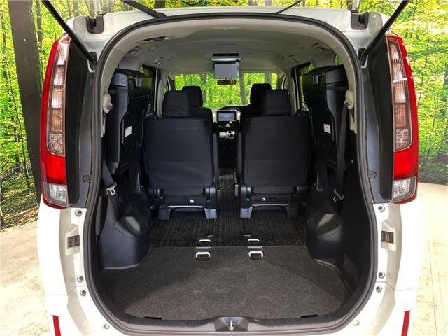 Toyota NOAH 2015 6412037-10
