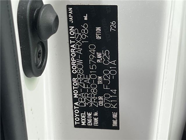 Toyota NOAH 2015 6412040-1