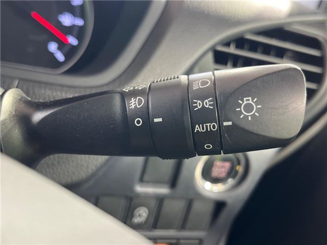Toyota NOAH 2015 6412040-8