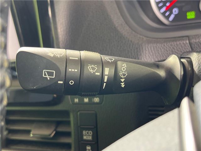 Toyota NOAH 2015 6412040-9