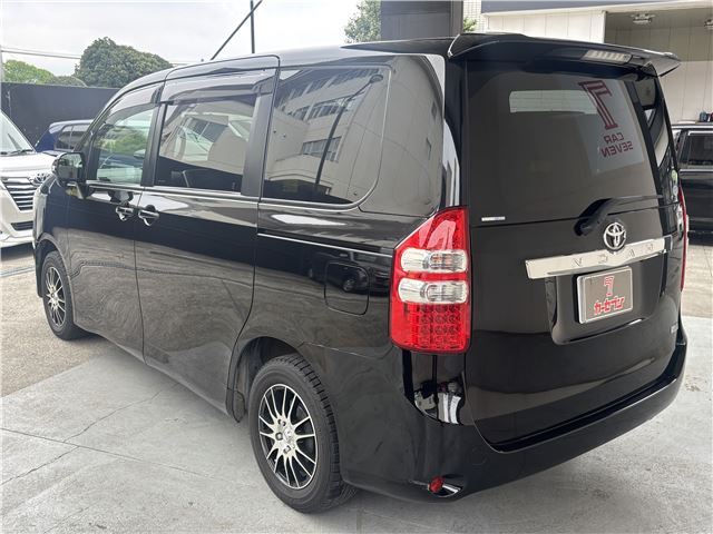 Toyota NOAH 2013 6413015-1
