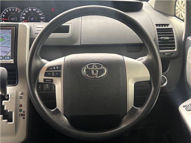 Toyota NOAH 2013 6413015-10