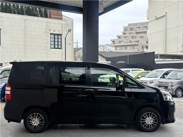 Toyota NOAH 2013 6413015-5