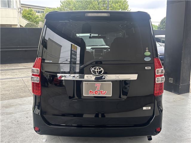 Toyota NOAH 2013 6413015-7