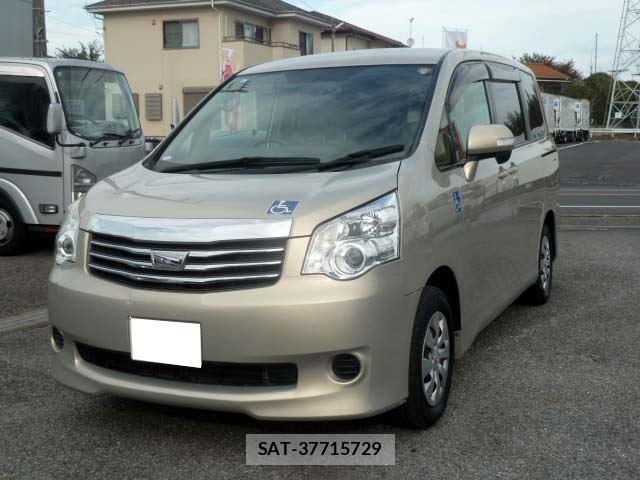 Toyota NOAH 2012 6413164-0