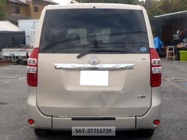 Toyota NOAH 2012 6413164-1