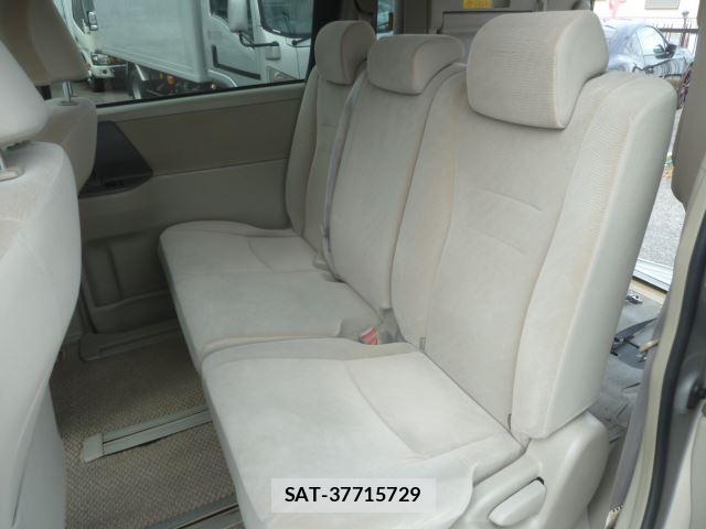Toyota NOAH 2012 6413164-10