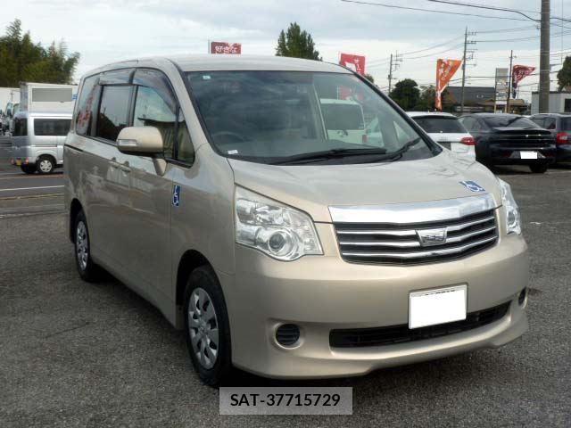 Toyota NOAH 2012 6413164-3