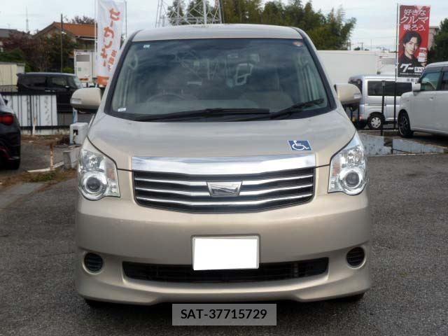 Toyota NOAH 2012 6413164-4