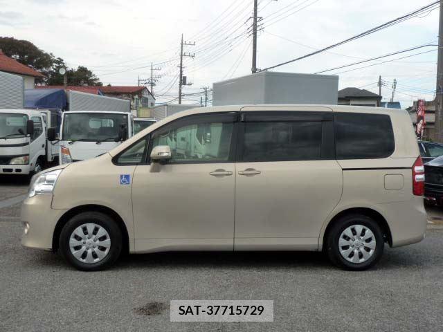 Toyota NOAH 2012 6413164-5