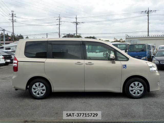 Toyota NOAH 2012 6413164-6