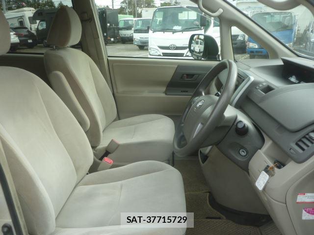 Toyota NOAH 2012 6413164-9