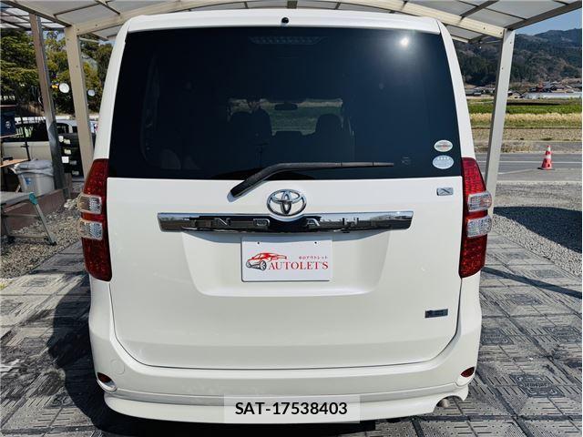 Toyota NOAH 2011 6413465-2