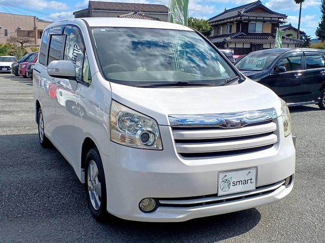 Toyota NOAH 2008 6413847-3
