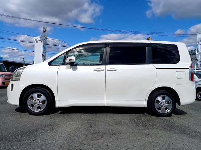 Toyota NOAH 2008 6413847-4