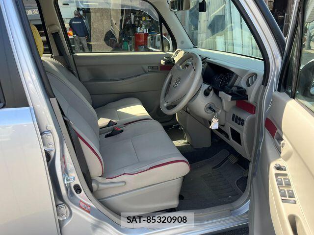 Toyota PIXIS SPACE 2012 6421930-3