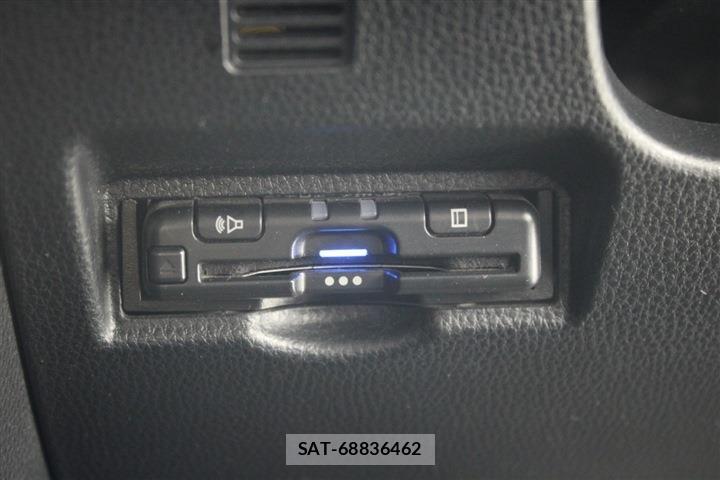 Toyota VOXY 2022 6384178-3