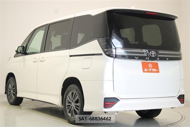 Toyota VOXY 2022 6384178-8