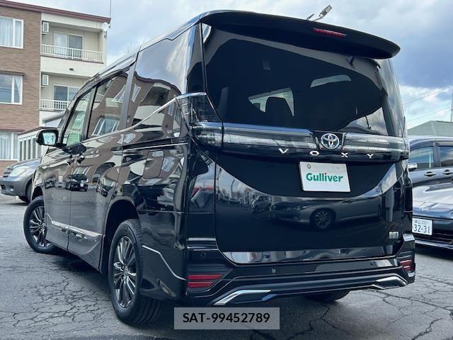 Toyota VOXY 2022 6384503-1