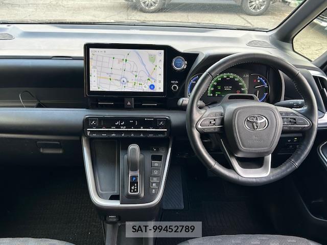 Toyota VOXY 2022 6384503-2