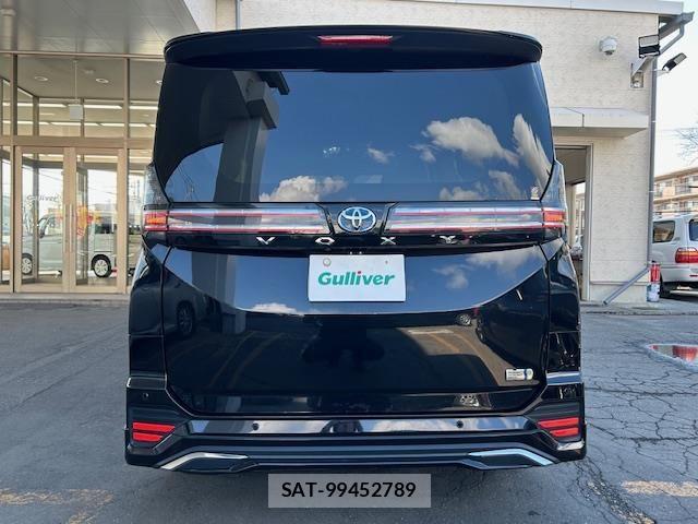 Toyota VOXY 2022 6384503-8