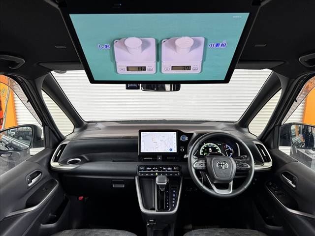 Toyota VOXY 2022 6385583-1