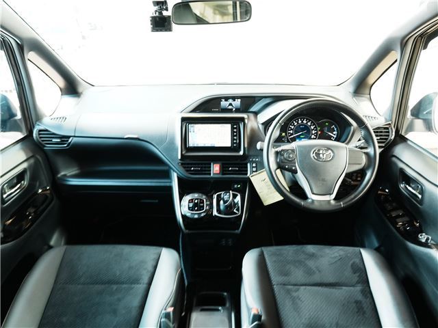Toyota VOXY 2021 6389158-1