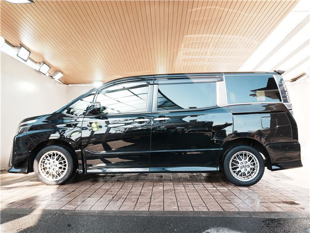 Toyota VOXY 2021 6389158-9