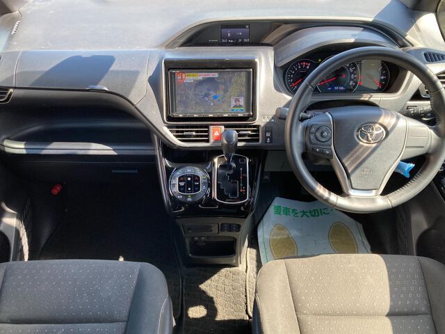 Toyota VOXY 2019 6393057-2