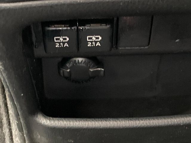 Toyota VOXY 2019 6393057-8