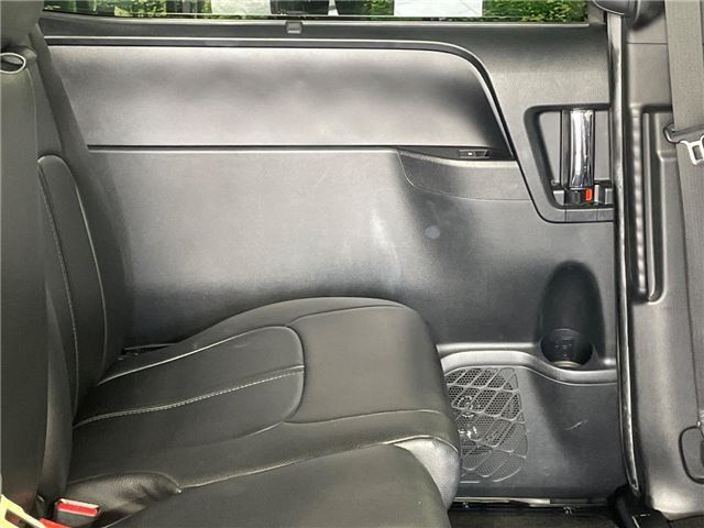 Toyota VOXY 2019 6393085-7