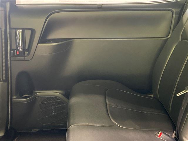 Toyota VOXY 2019 6393085-9