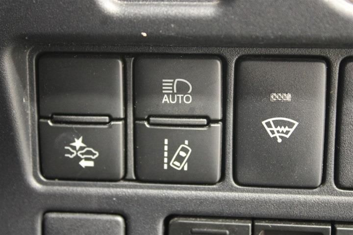 Toyota VOXY 2018 6396693-3