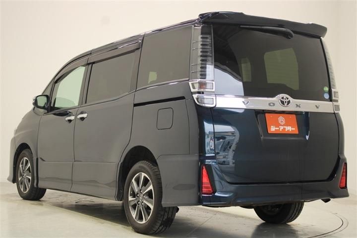Toyota VOXY 2018 6396693-9