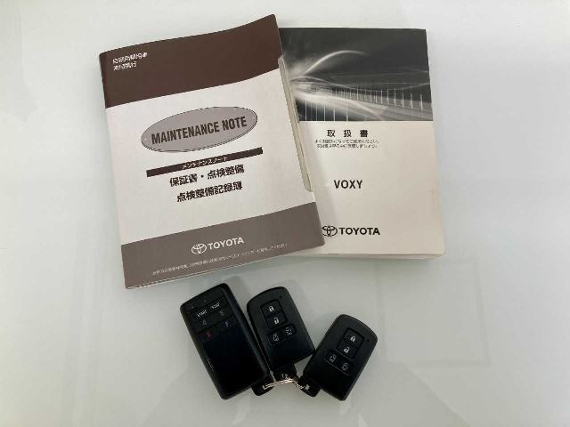 Toyota VOXY 2018 6398339-10