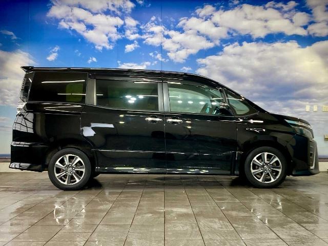 Toyota VOXY 2018 6398339-4
