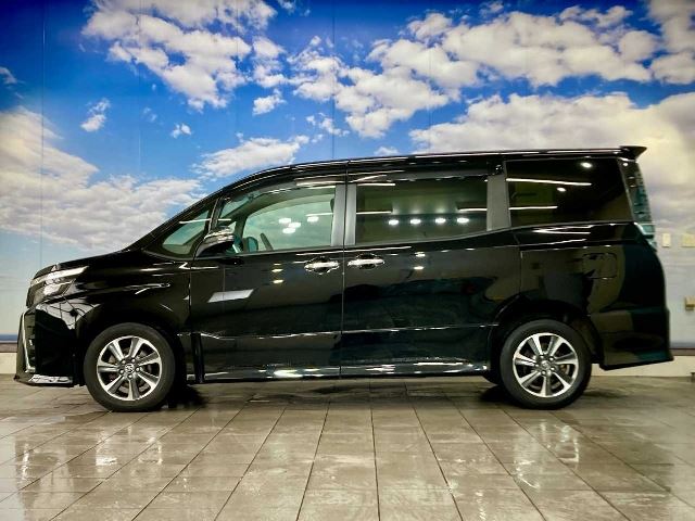 Toyota VOXY 2018 6398339-8