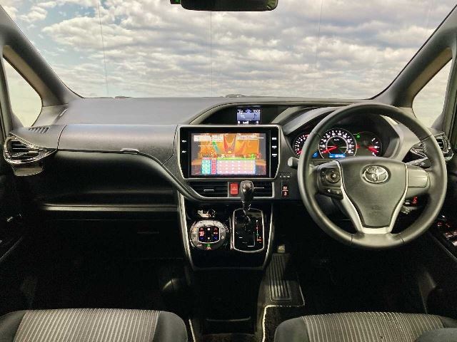 Toyota VOXY 2018 6398339-9