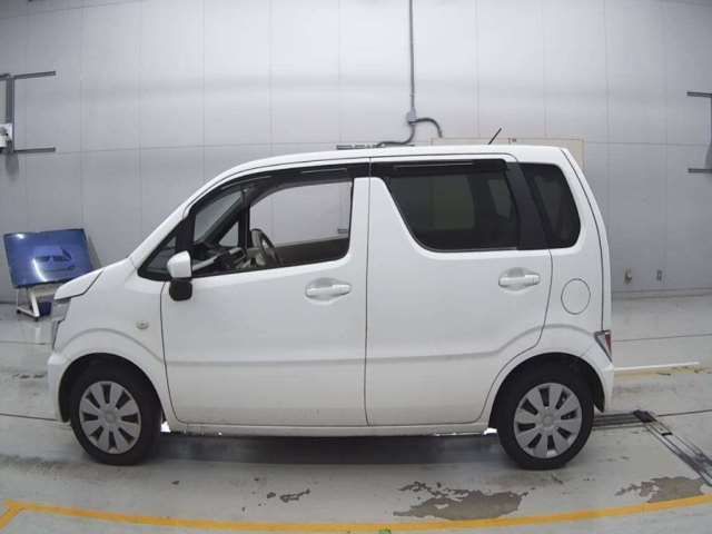 Suzuki WAGON R 2018 6381550-3