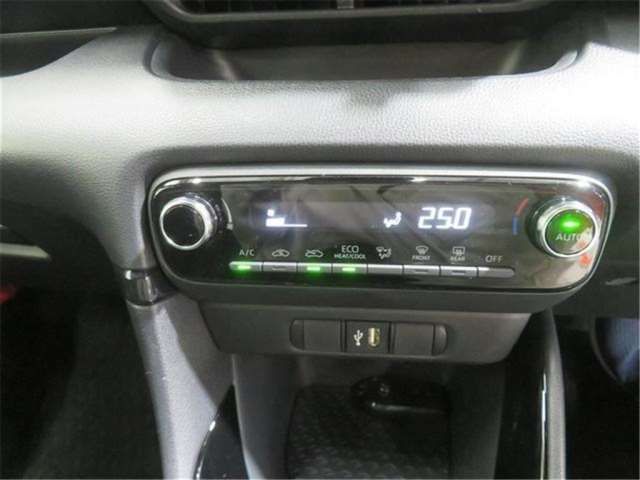 Toyota YARIS 2022 6405568-7